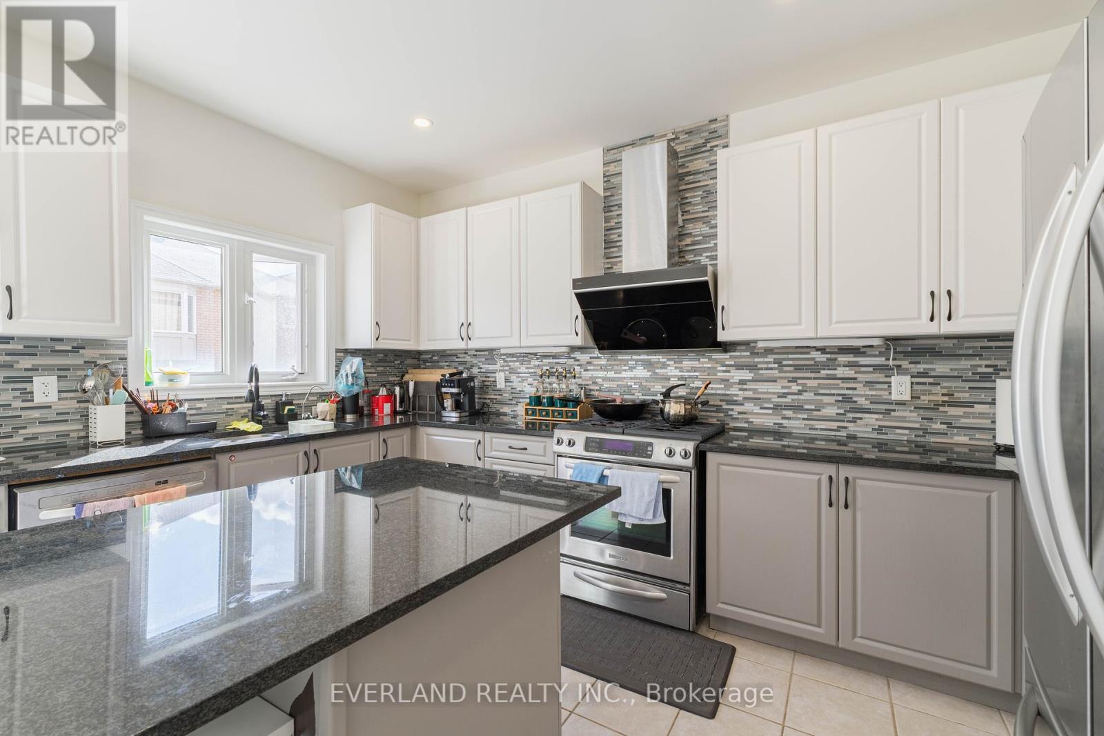 Photo 5 of 11 Limelight Street, Richmond Hill ON