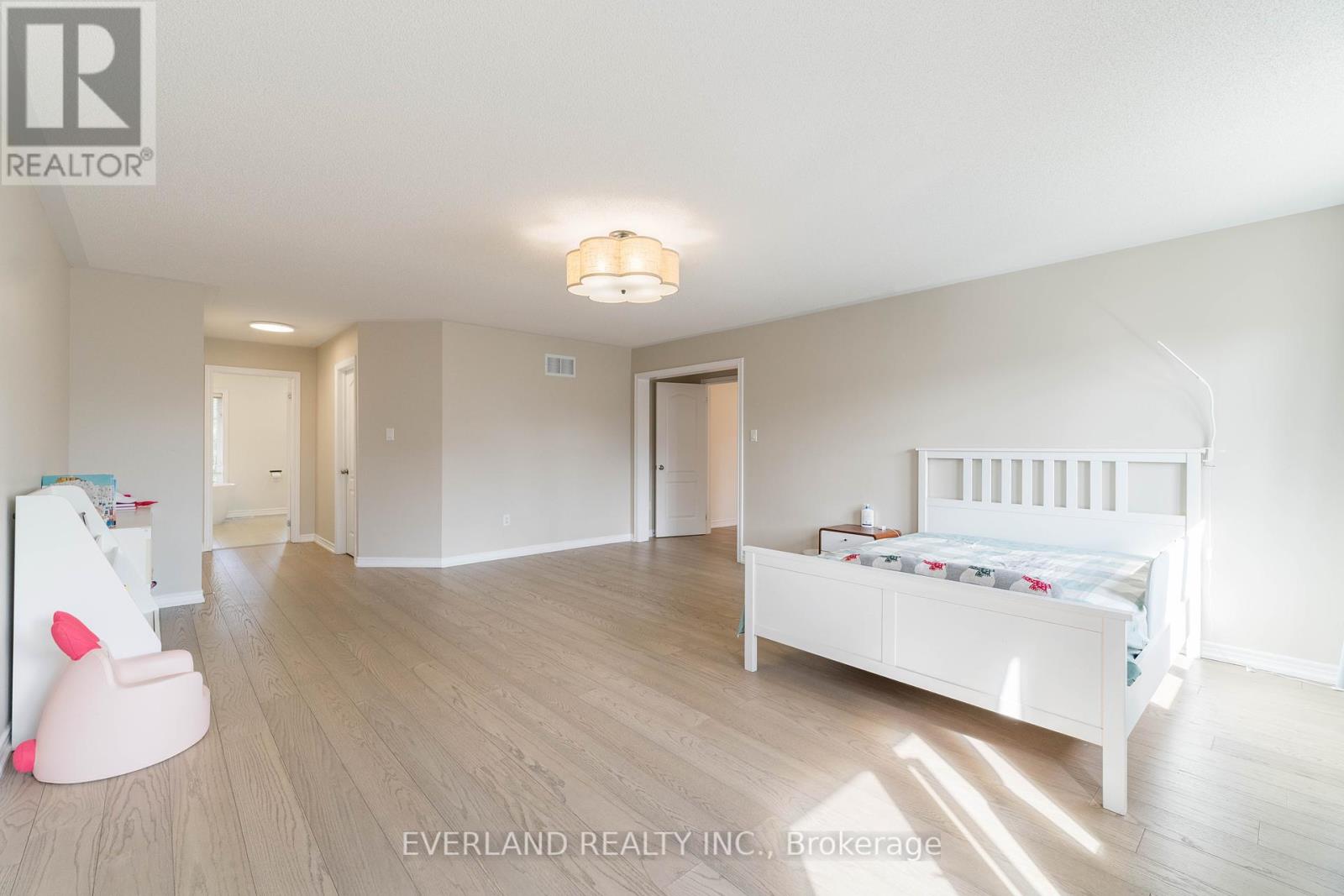 Photo 8 of 11 Limelight Street, Richmond Hill ON