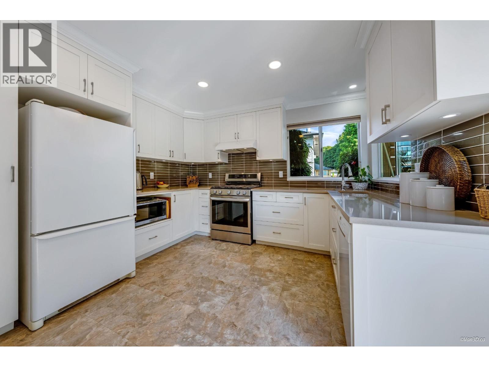 Photo 5 of 12226 202 Street, Maple Ridge BC