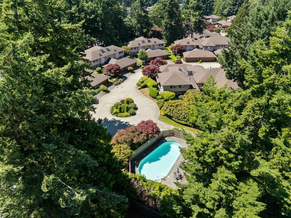 Photo 8 of 15 1725 Southmere Crescent, Surrey BC