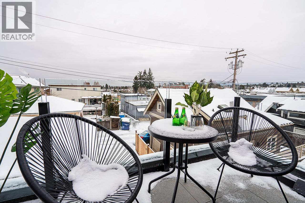 Photo 8 of 2833 Oliver Crescent, Vancouver BC