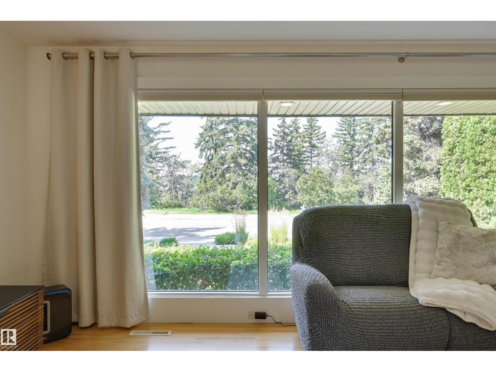 Photo 11 of 8907 Saskatchewan Dr Nw, Edmonton AB