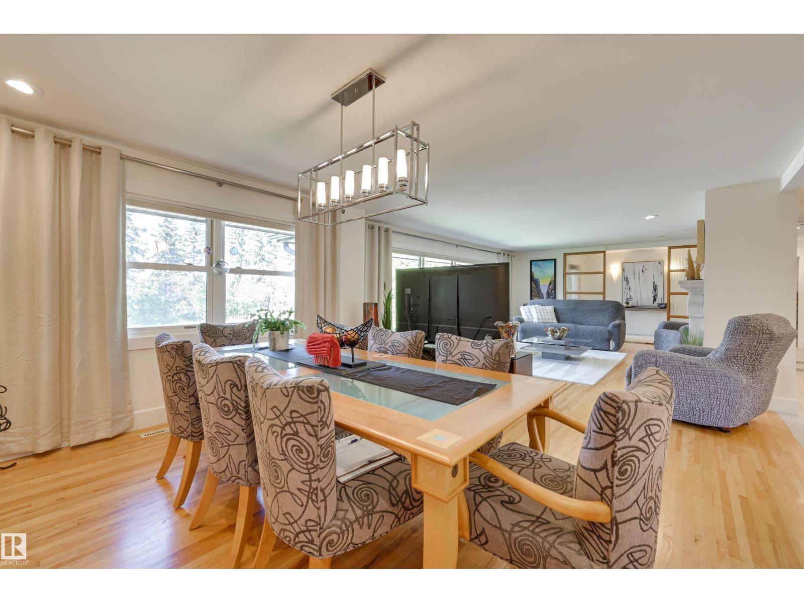 Photo 13 of 8907 Saskatchewan Dr Nw, Edmonton AB