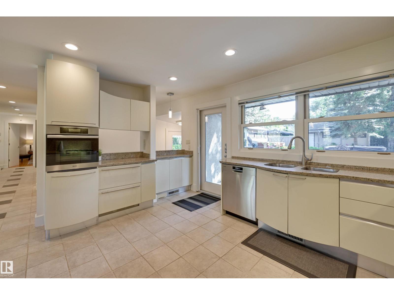 Photo 19 of 8907 Saskatchewan Dr Nw, Edmonton AB