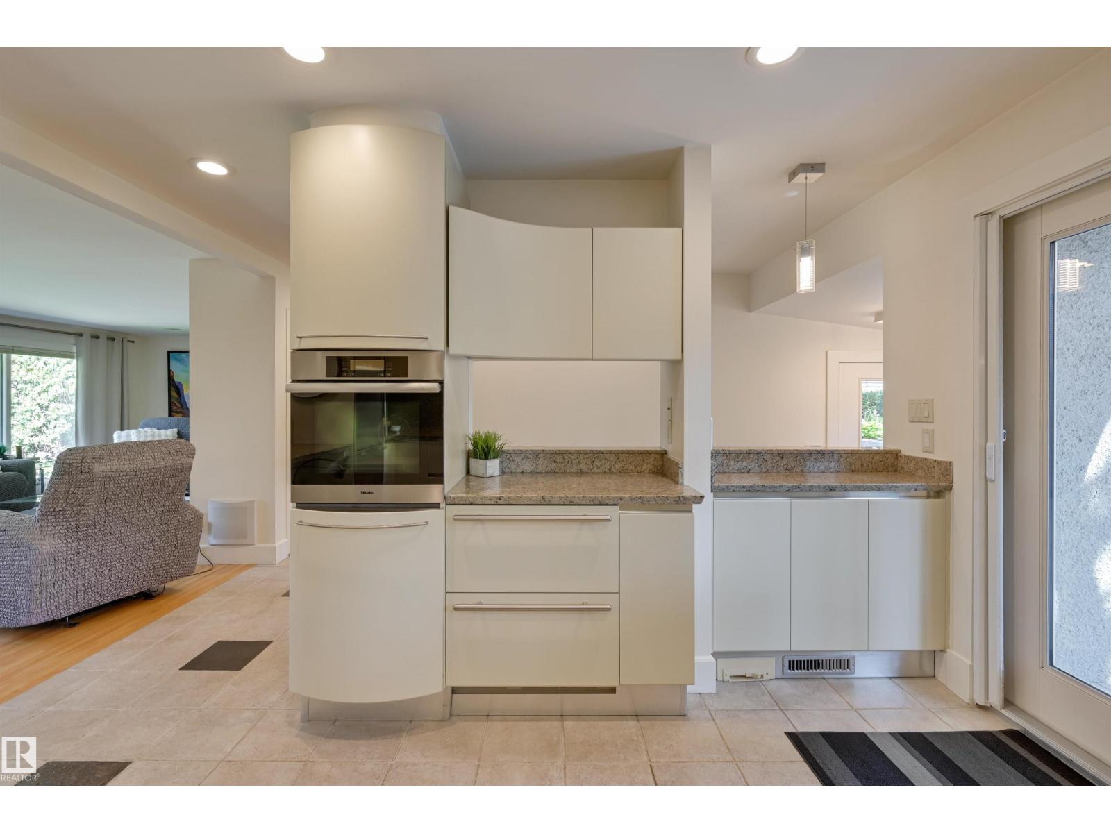 Photo 20 of 8907 Saskatchewan Dr Nw, Edmonton AB