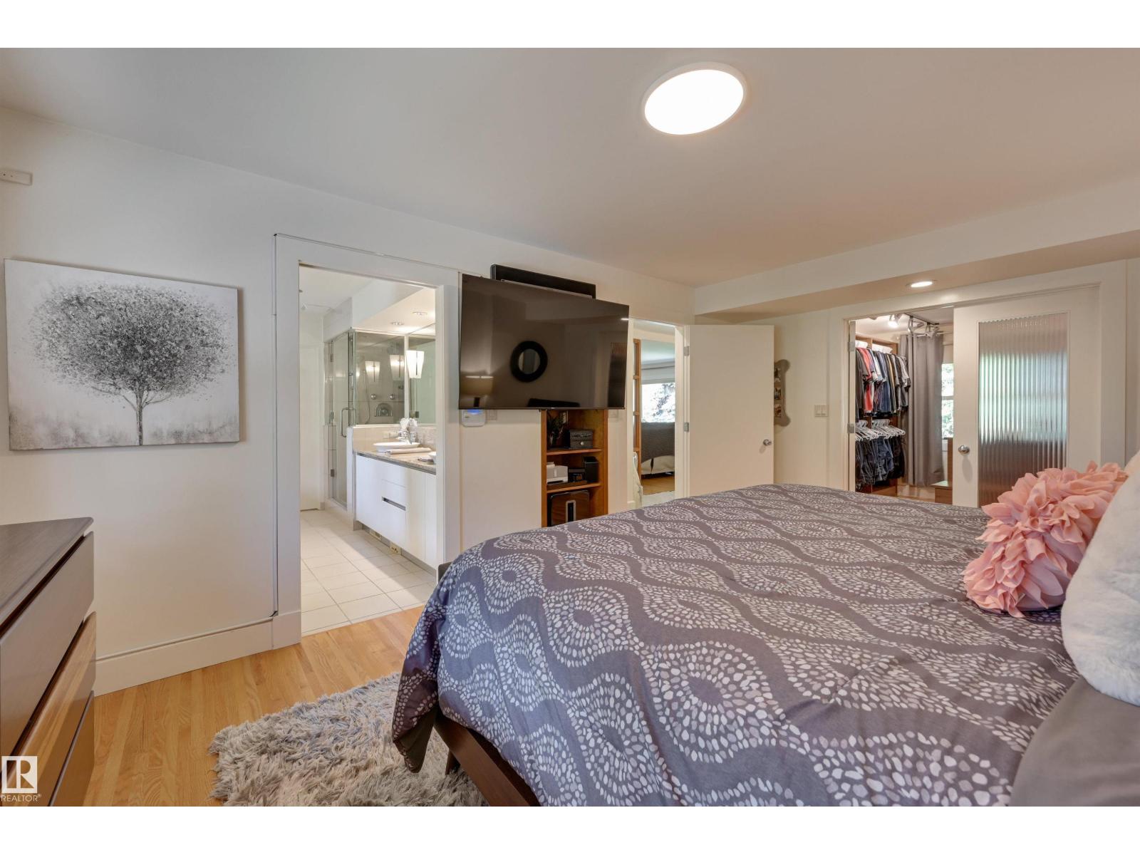 Photo 29 of 8907 Saskatchewan Dr Nw, Edmonton AB
