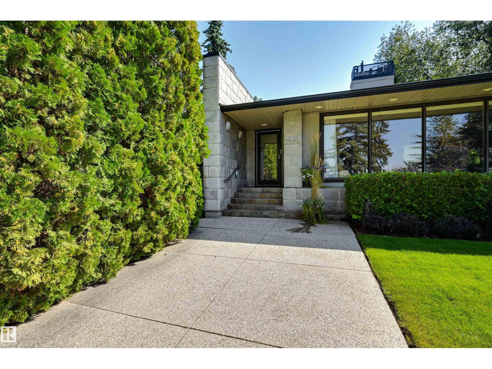 Photo 3 of 8907 Saskatchewan Dr Nw, Edmonton AB