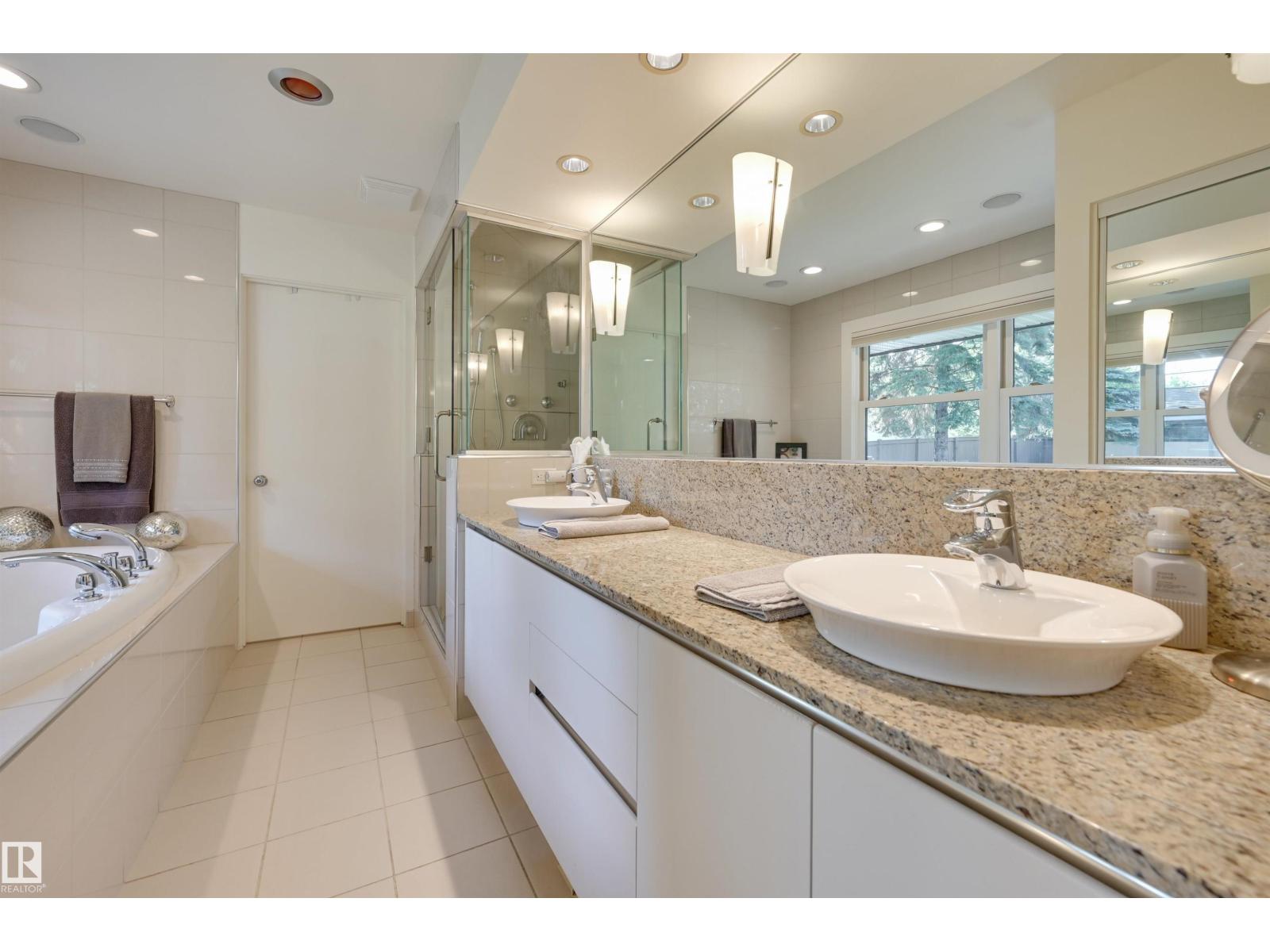 Photo 31 of 8907 Saskatchewan Dr Nw, Edmonton AB