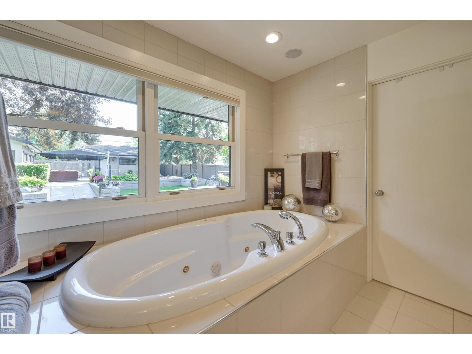 Photo 33 of 8907 Saskatchewan Dr Nw, Edmonton AB