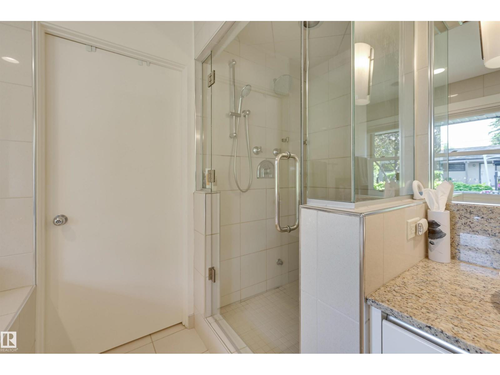 Photo 34 of 8907 Saskatchewan Dr Nw, Edmonton AB