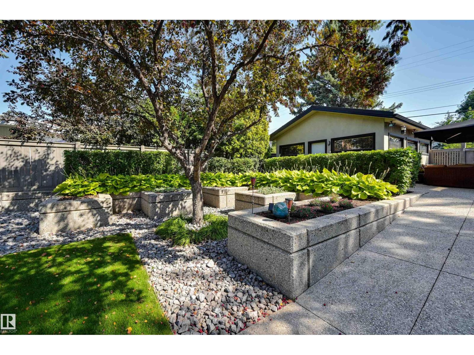 Photo 52 of 8907 Saskatchewan Dr Nw, Edmonton AB