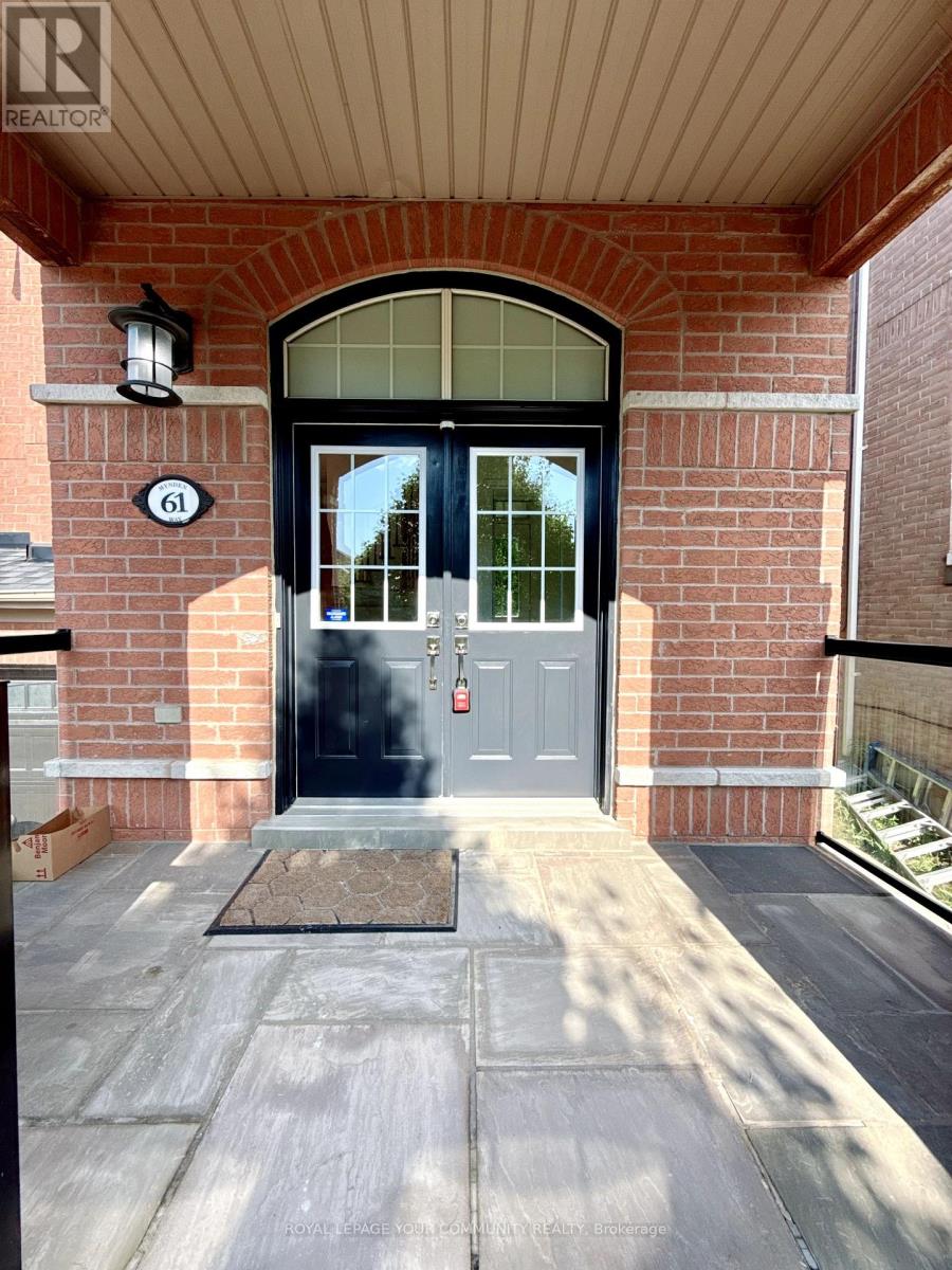 Photo 18 of 61 Mynden Way, Newmarket ON
