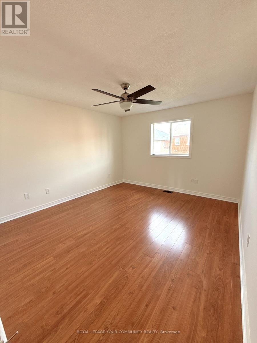 Photo 20 of 61 Mynden Way, Newmarket ON