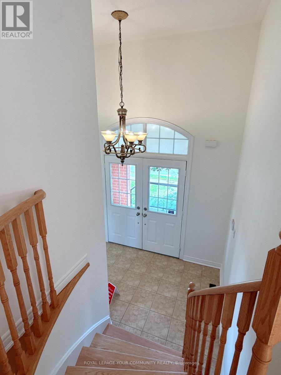 Photo 10 of 61 Mynden Way, Newmarket ON