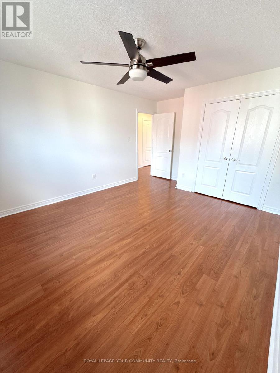 Photo 14 of 61 Mynden Way, Newmarket ON