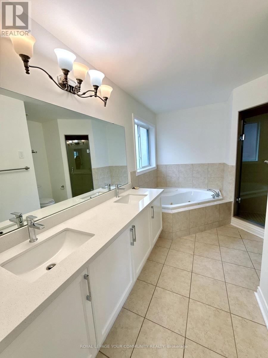 Photo 15 of 61 Mynden Way, Newmarket ON