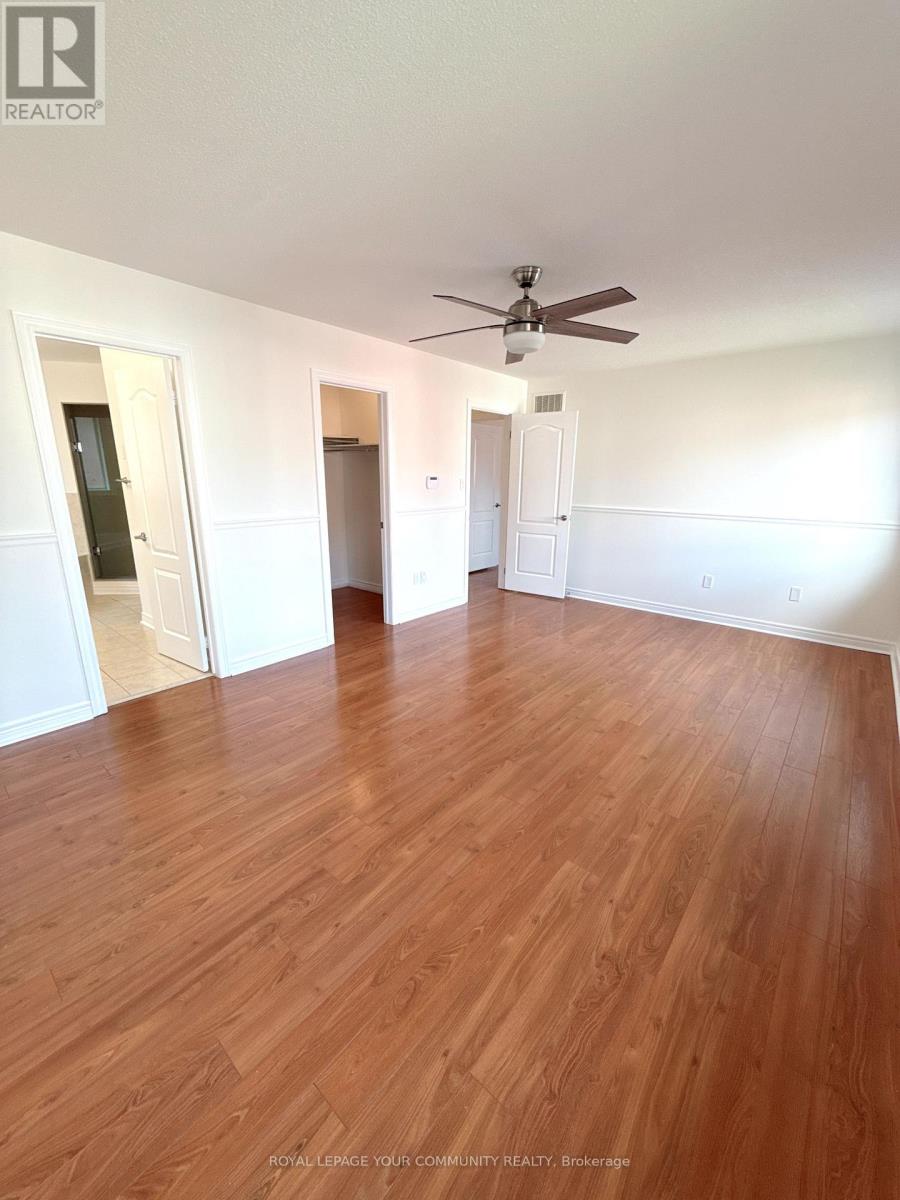 Photo 13 of 61 Mynden Way, Newmarket ON