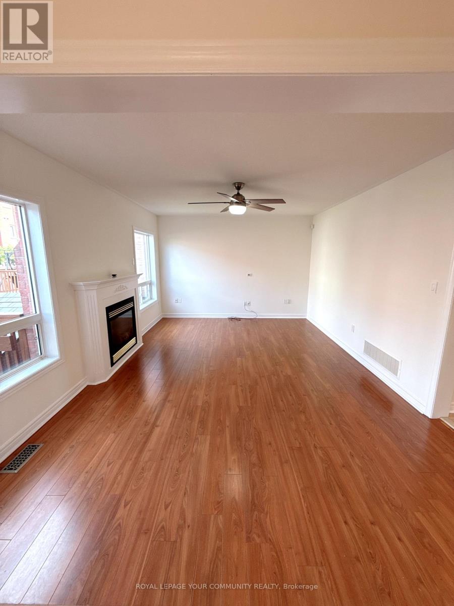 Photo 8 of 61 Mynden Way, Newmarket ON