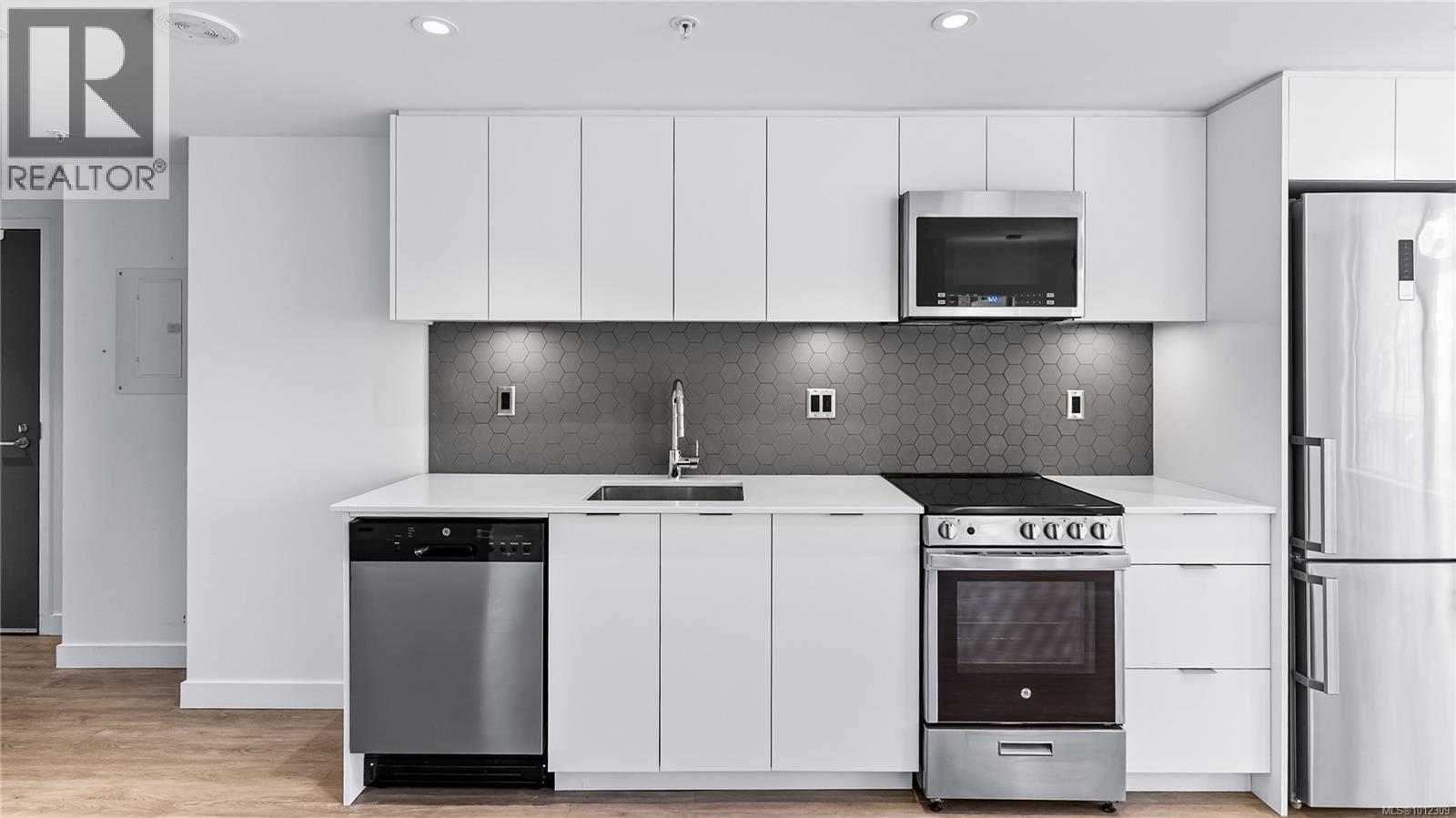 Photo 8 of 302 845 Johnson St, Victoria BC