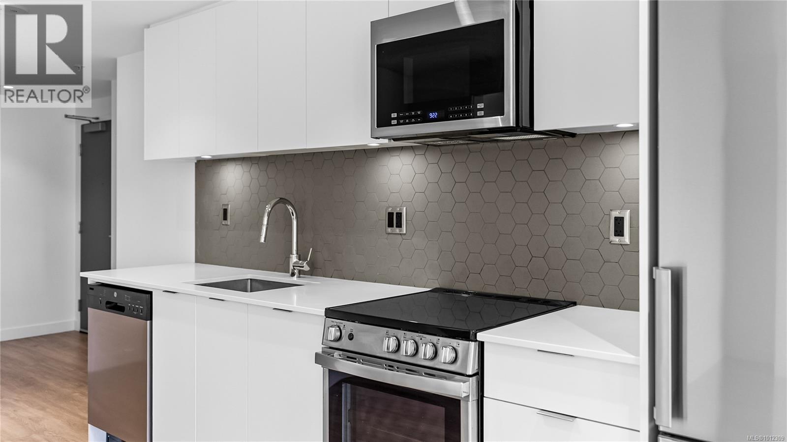 Photo 3 of 302 845 Johnson St, Victoria BC