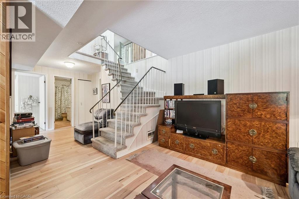 Photo 17 of 282 Westheights Drive, Kitchener ON