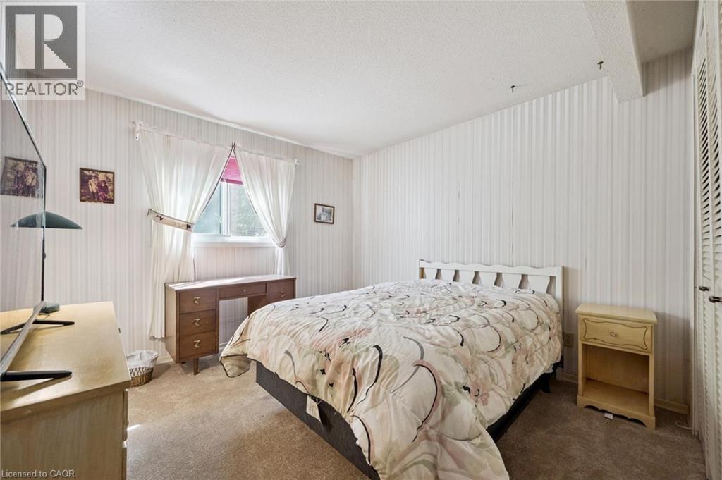 Photo 18 of 282 Westheights Drive, Kitchener ON