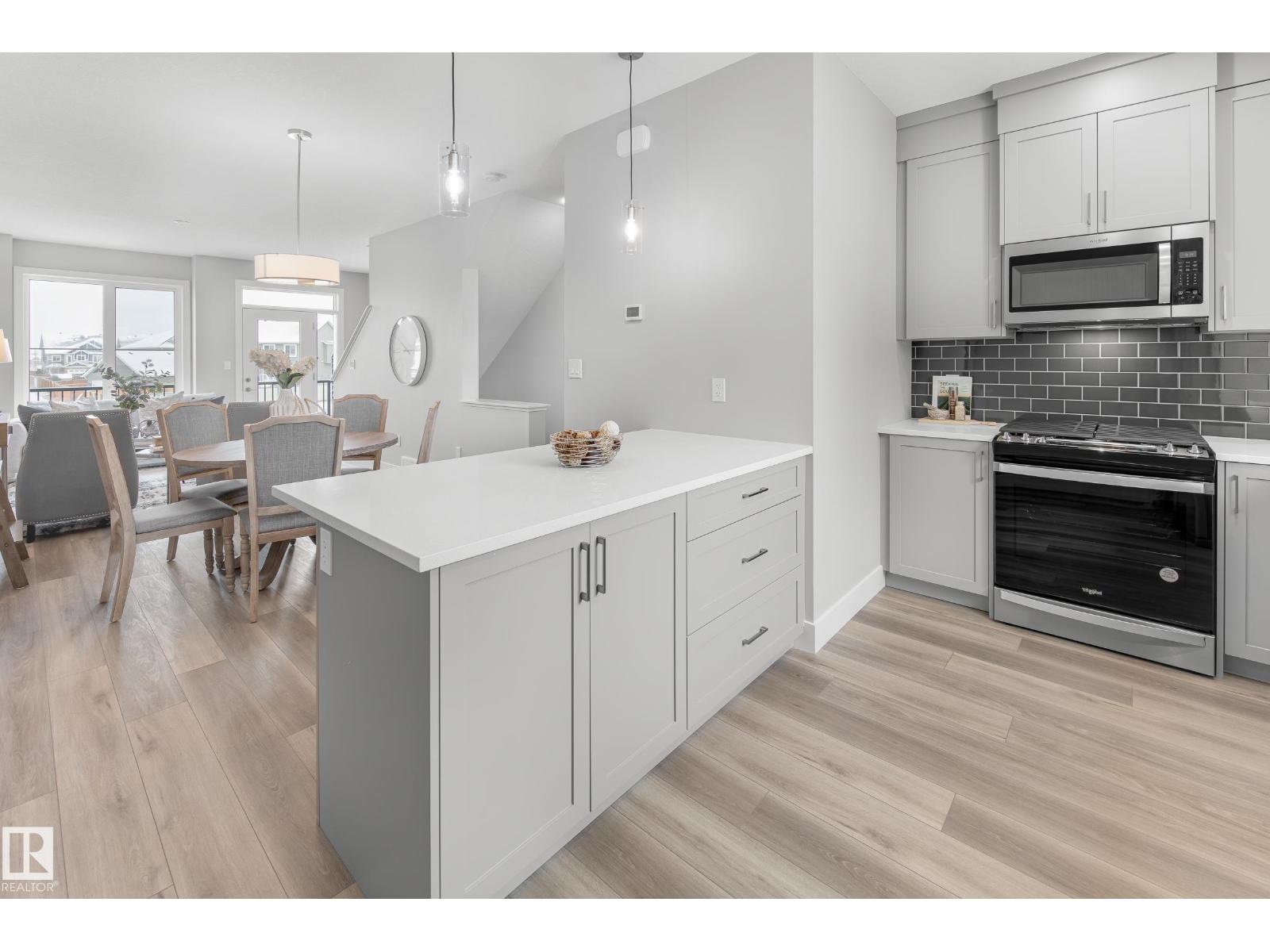 Photo 3 of 6 6905 25 Av Sw, Edmonton AB