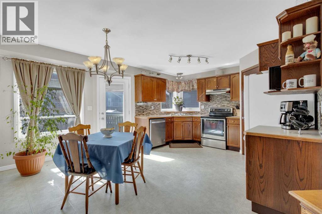 Photo 15 of 5617 Park Street, Blackfalds AB