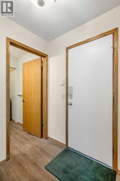 Photo 14 of 74 Sandringham Way Nw, Calgary AB
