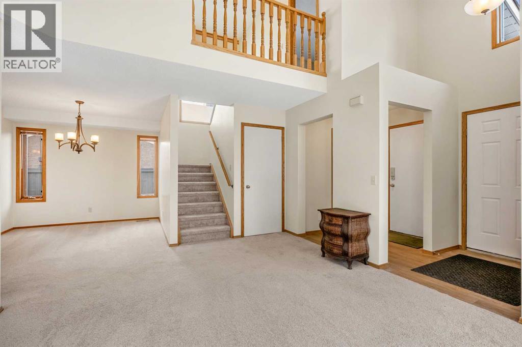 Photo 3 of 74 Sandringham Way Nw, Calgary AB