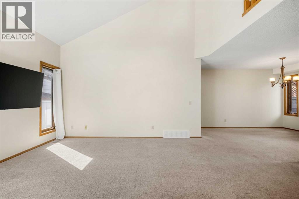 Photo 2 of 74 Sandringham Way Nw, Calgary AB