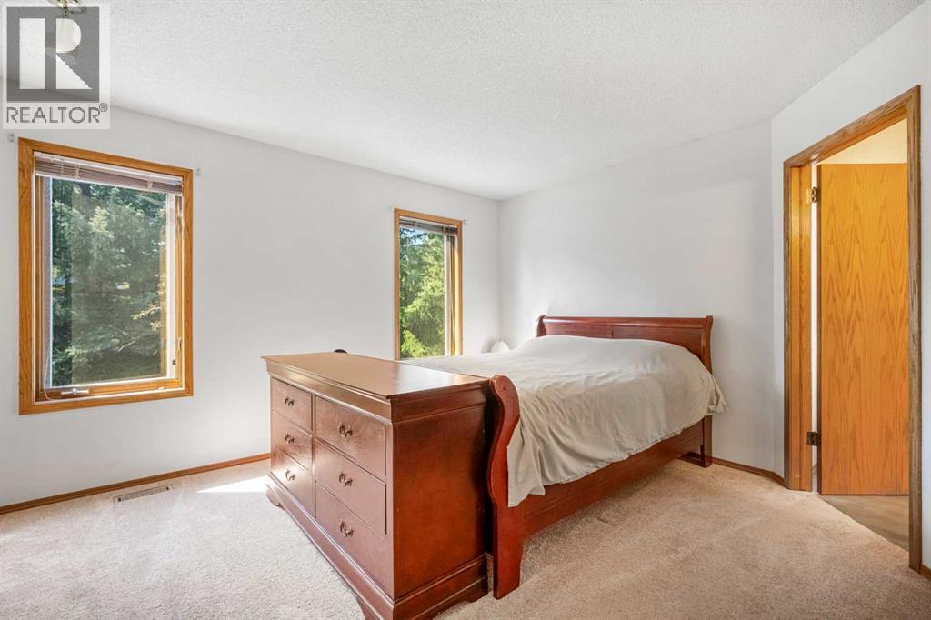 Photo 13 of 74 Sandringham Way Nw, Calgary AB