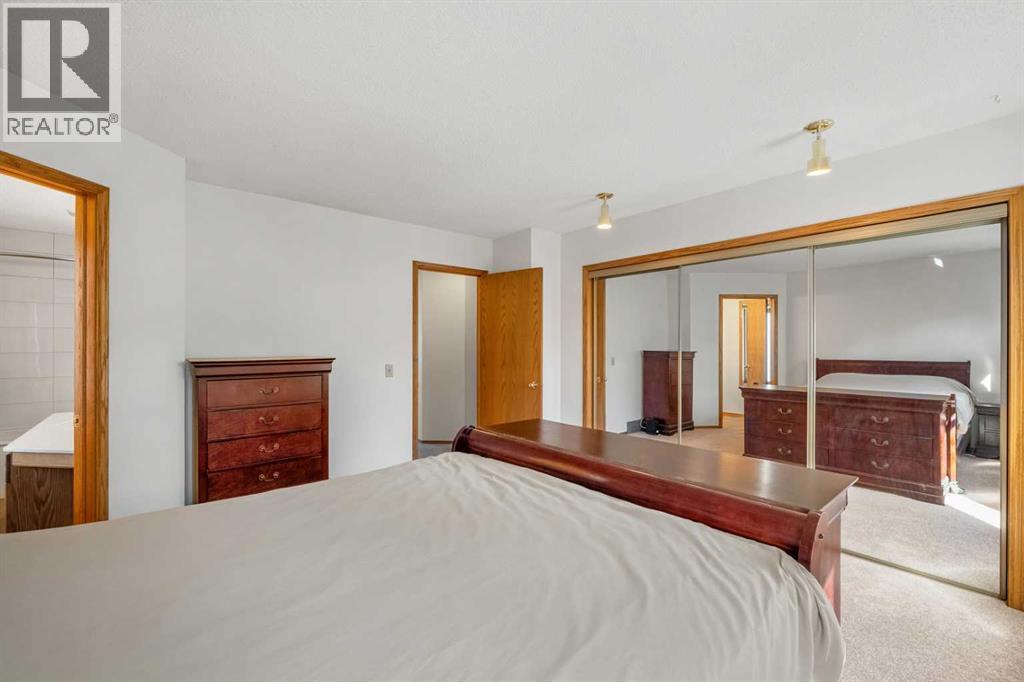 Photo 4 of 74 Sandringham Way Nw, Calgary AB