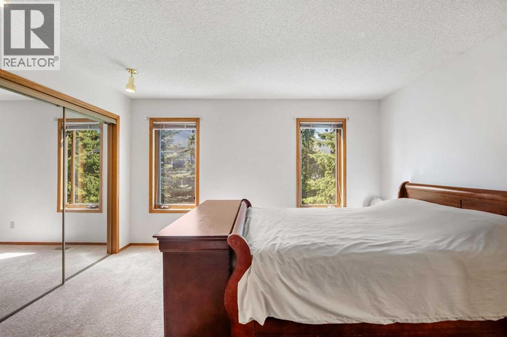Photo 25 of 74 Sandringham Way Nw, Calgary AB