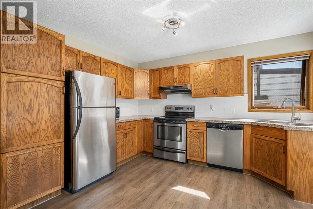 Photo 17 of 74 Sandringham Way Nw, Calgary AB