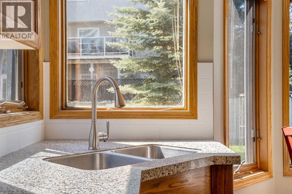 Photo 23 of 74 Sandringham Way Nw, Calgary AB