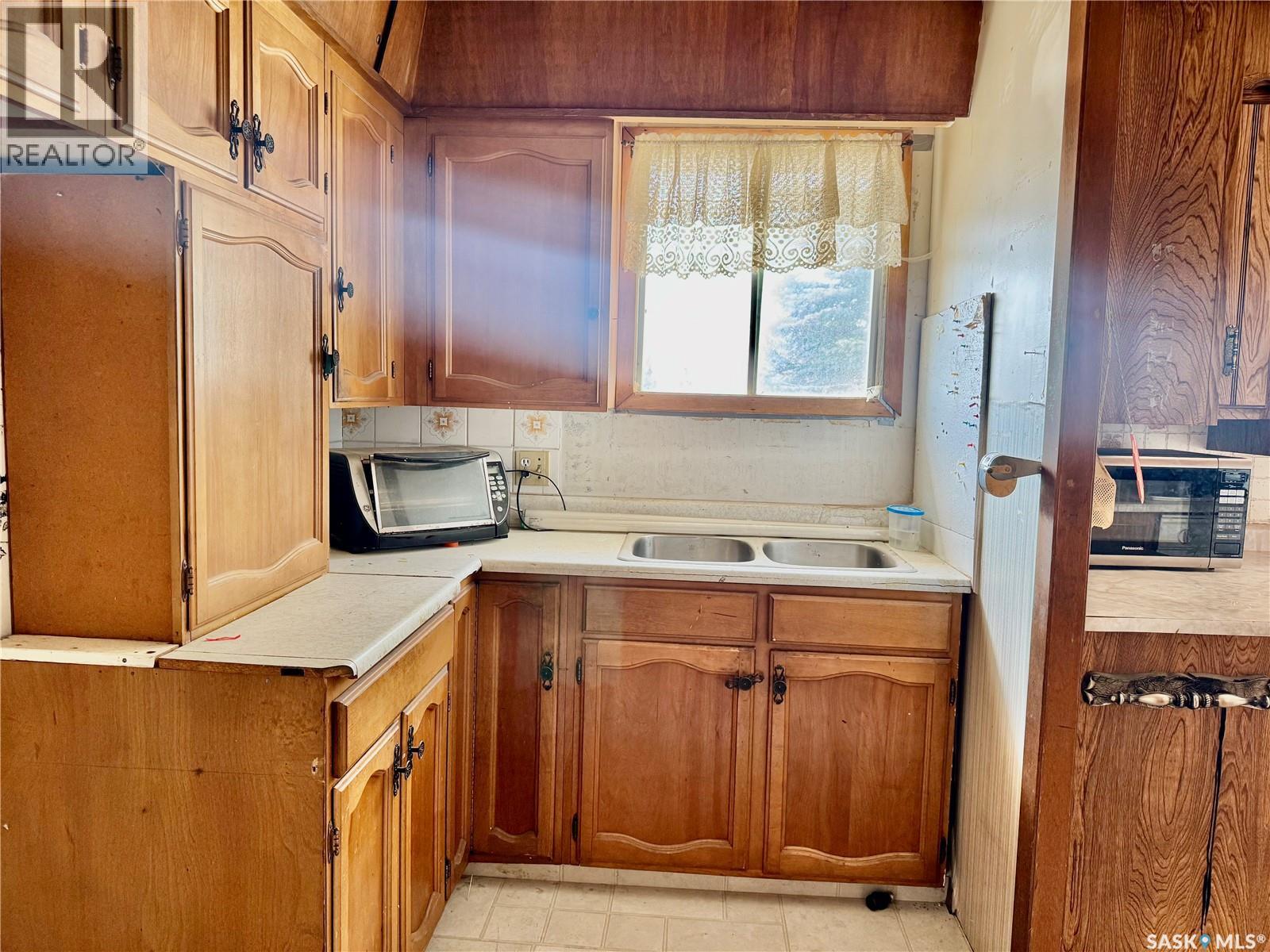 332 NORREYS STREET - 3