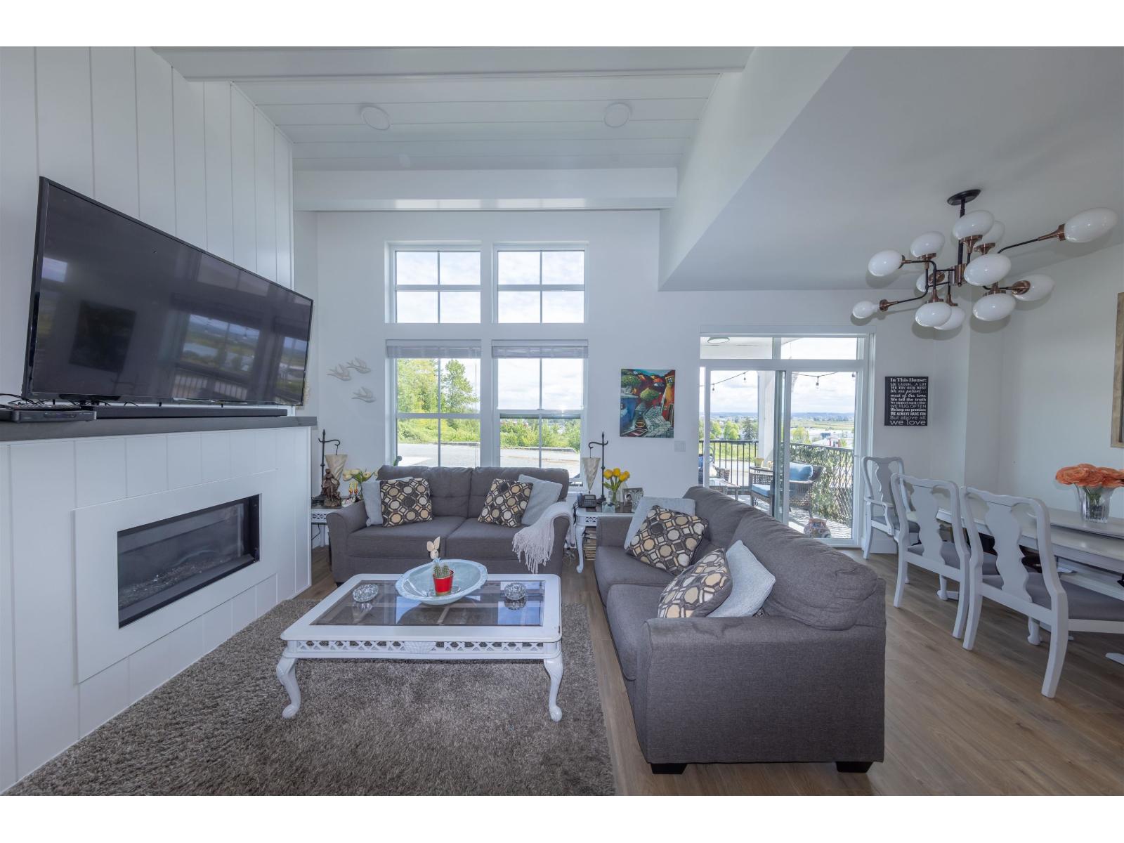 Photo 3 of 15 5528 148 Street, Surrey BC