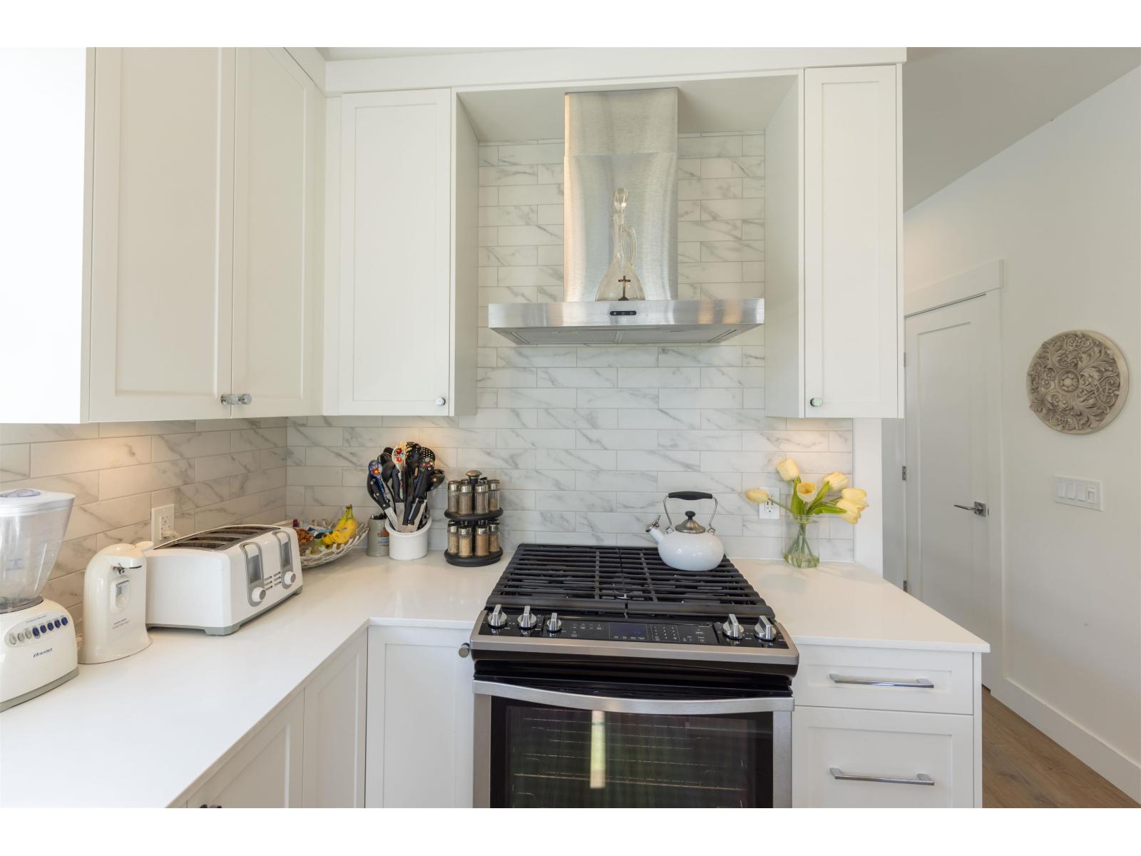 Photo 10 of 15 5528 148 Street, Surrey BC