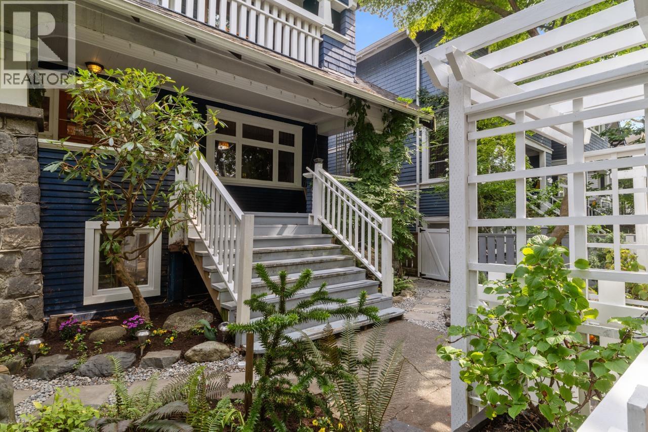 Photo 4 of 2220 Stephens Street, Vancouver BC