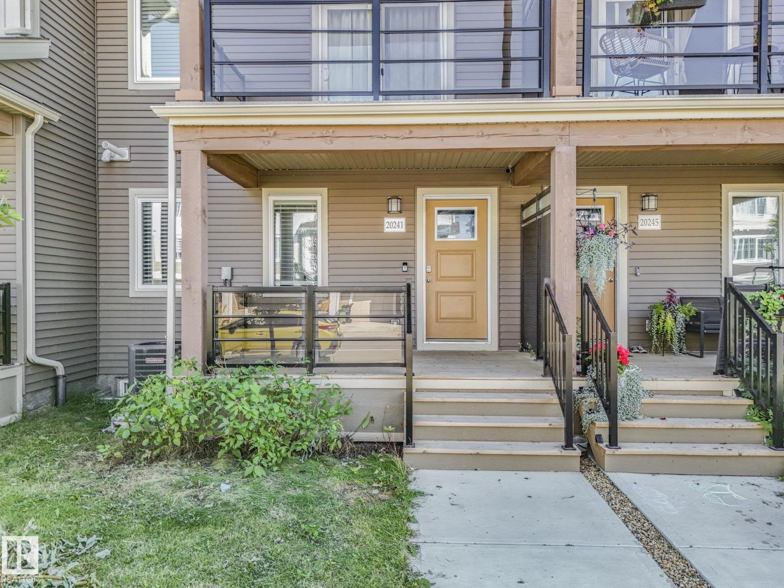 Photo 2 of 20241 15 A Av Nw Nw, Edmonton AB