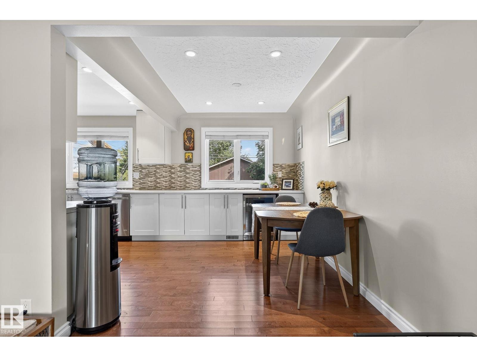 Photo 11 of 14808 93 Av Nw, Edmonton AB