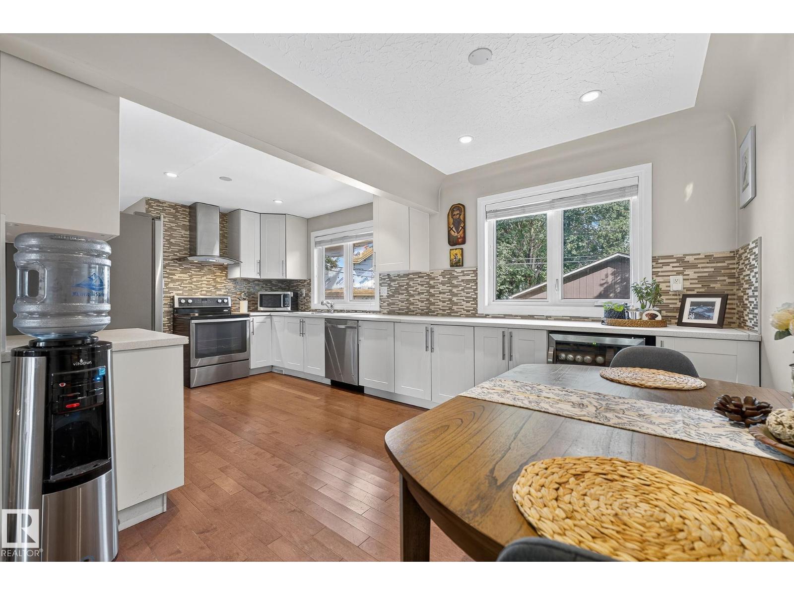 Photo 12 of 14808 93 Av Nw, Edmonton AB