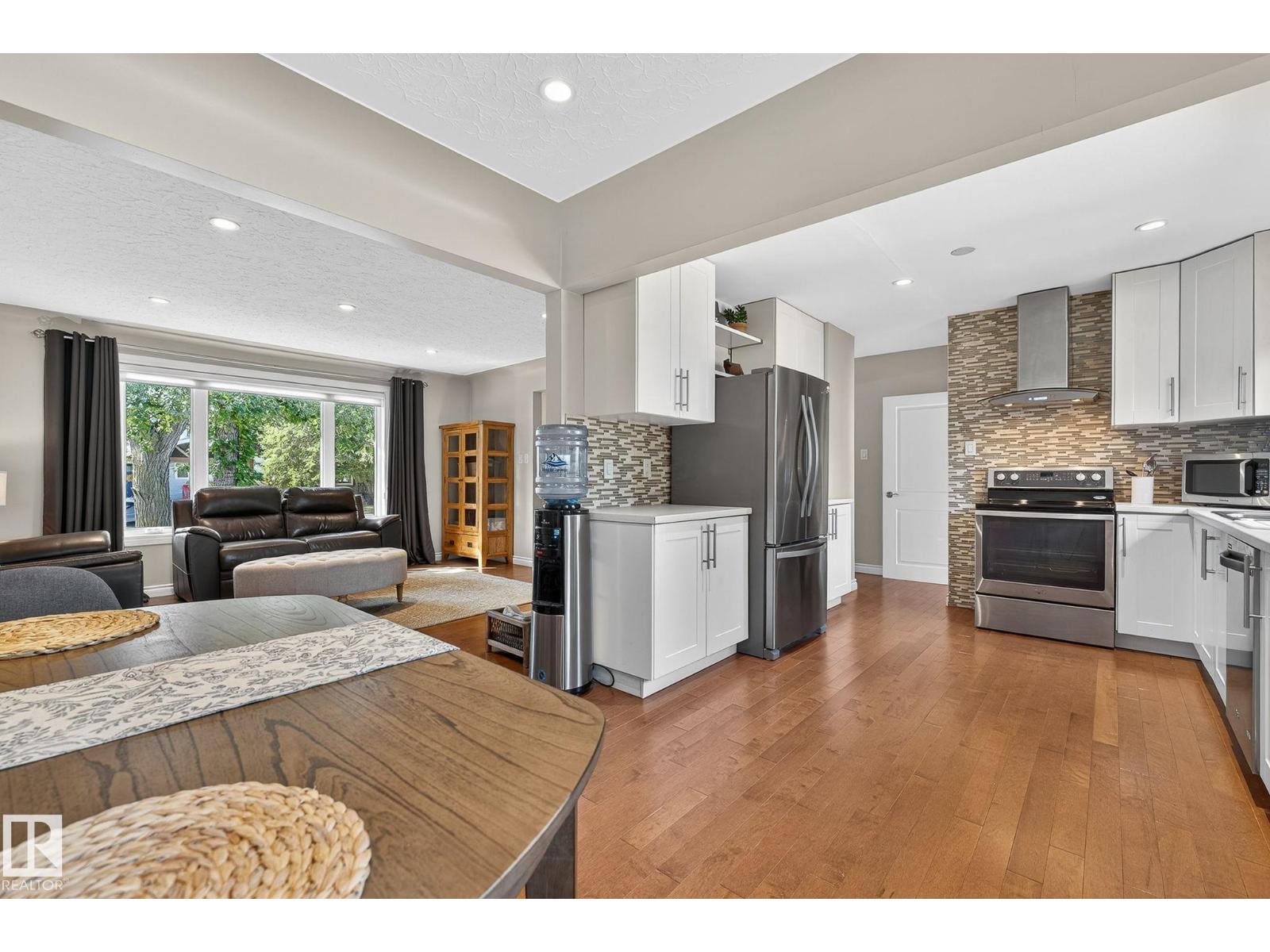 Photo 13 of 14808 93 Av Nw, Edmonton AB