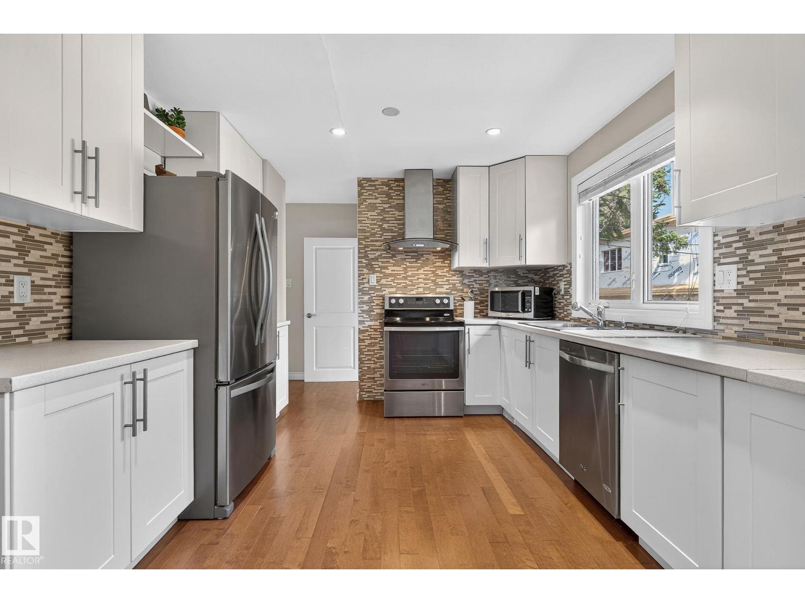 Photo 14 of 14808 93 Av Nw, Edmonton AB