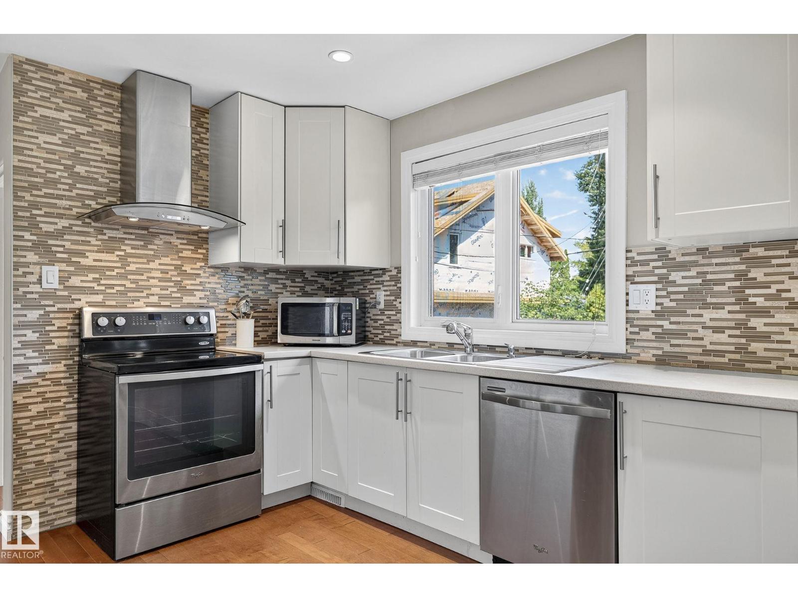 Photo 15 of 14808 93 Av Nw, Edmonton AB