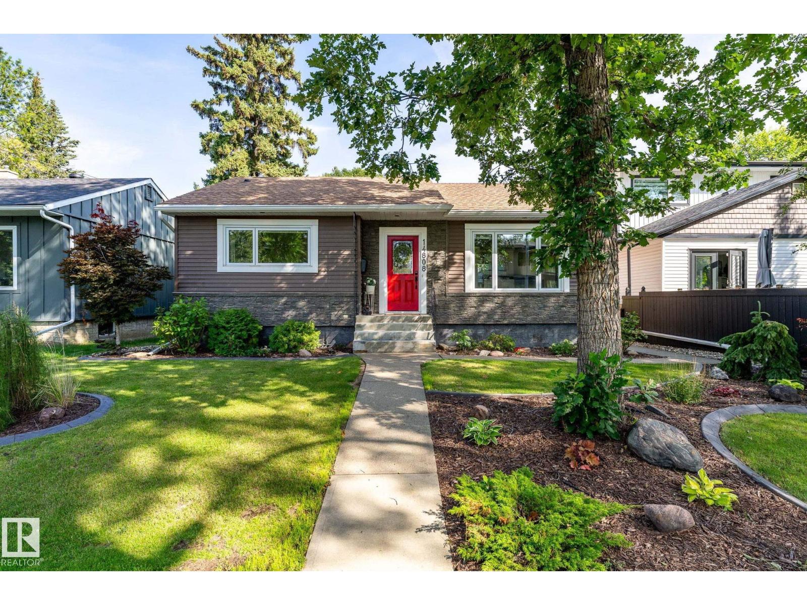 Photo 2 of 14808 93 Av Nw, Edmonton AB