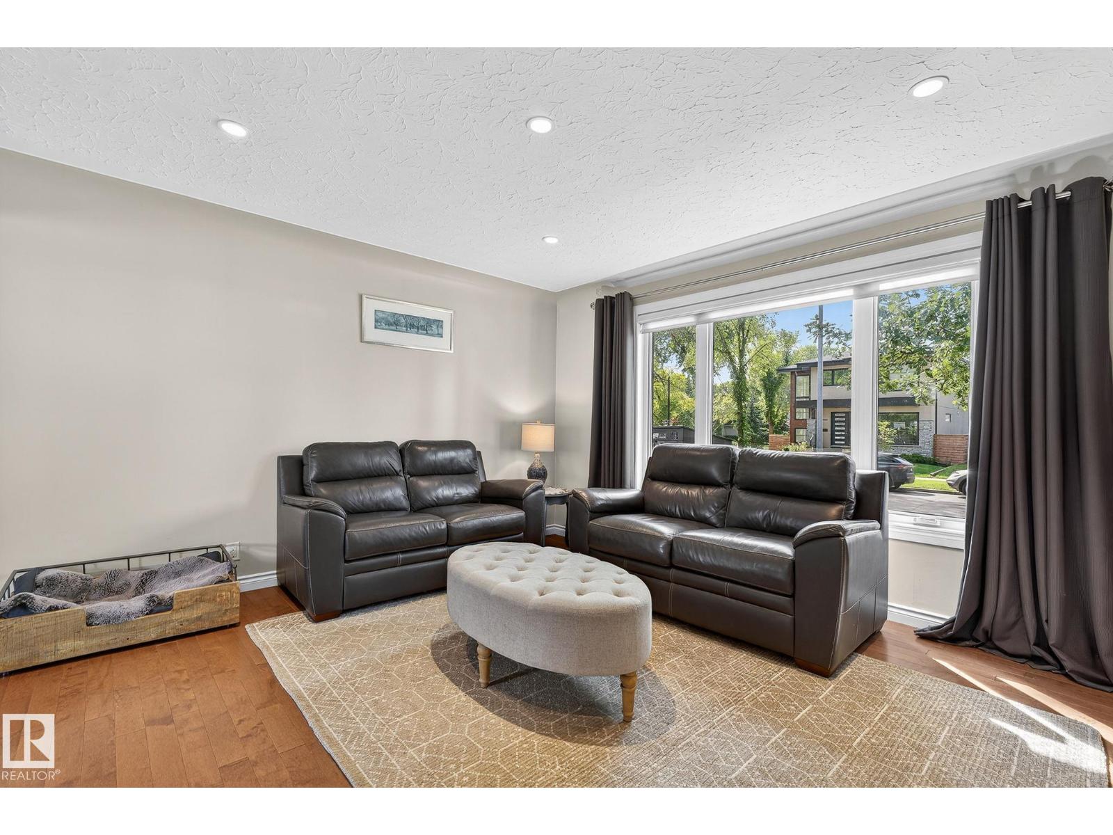 Photo 8 of 14808 93 Av Nw, Edmonton AB