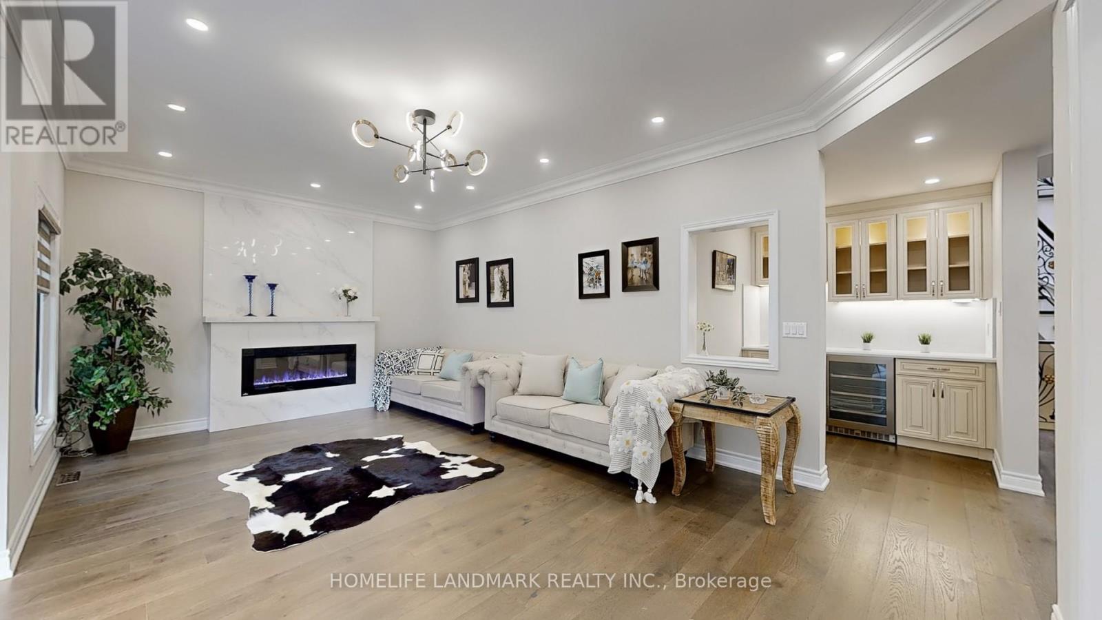 Photo 12 of 16 Crescentview Road, Richmond Hill ON