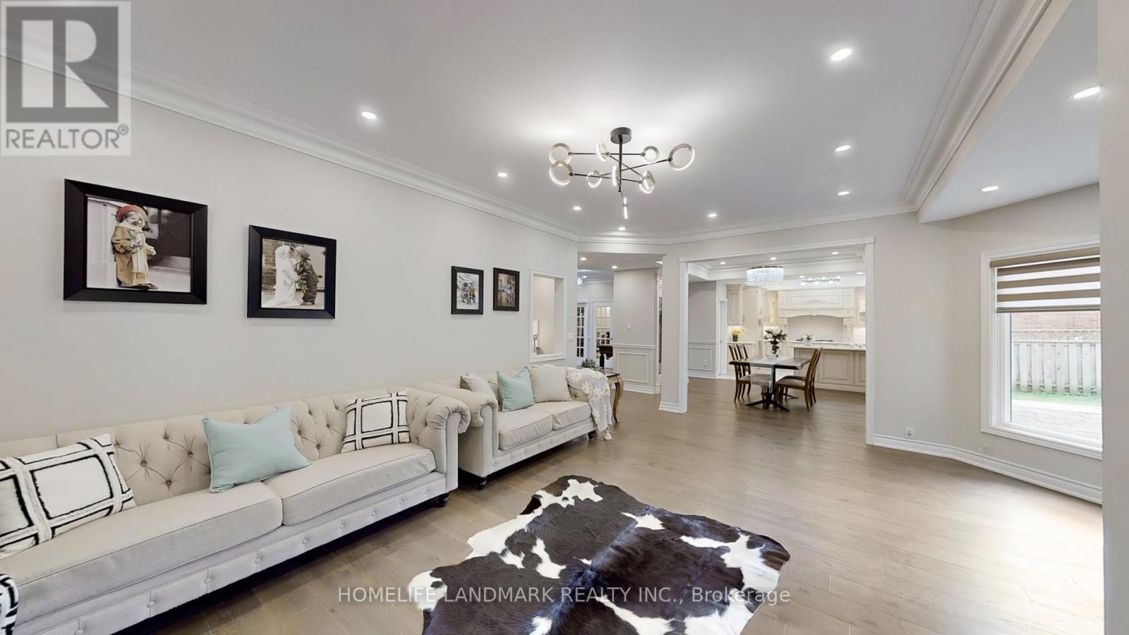 Photo 13 of 16 Crescentview Road, Richmond Hill ON